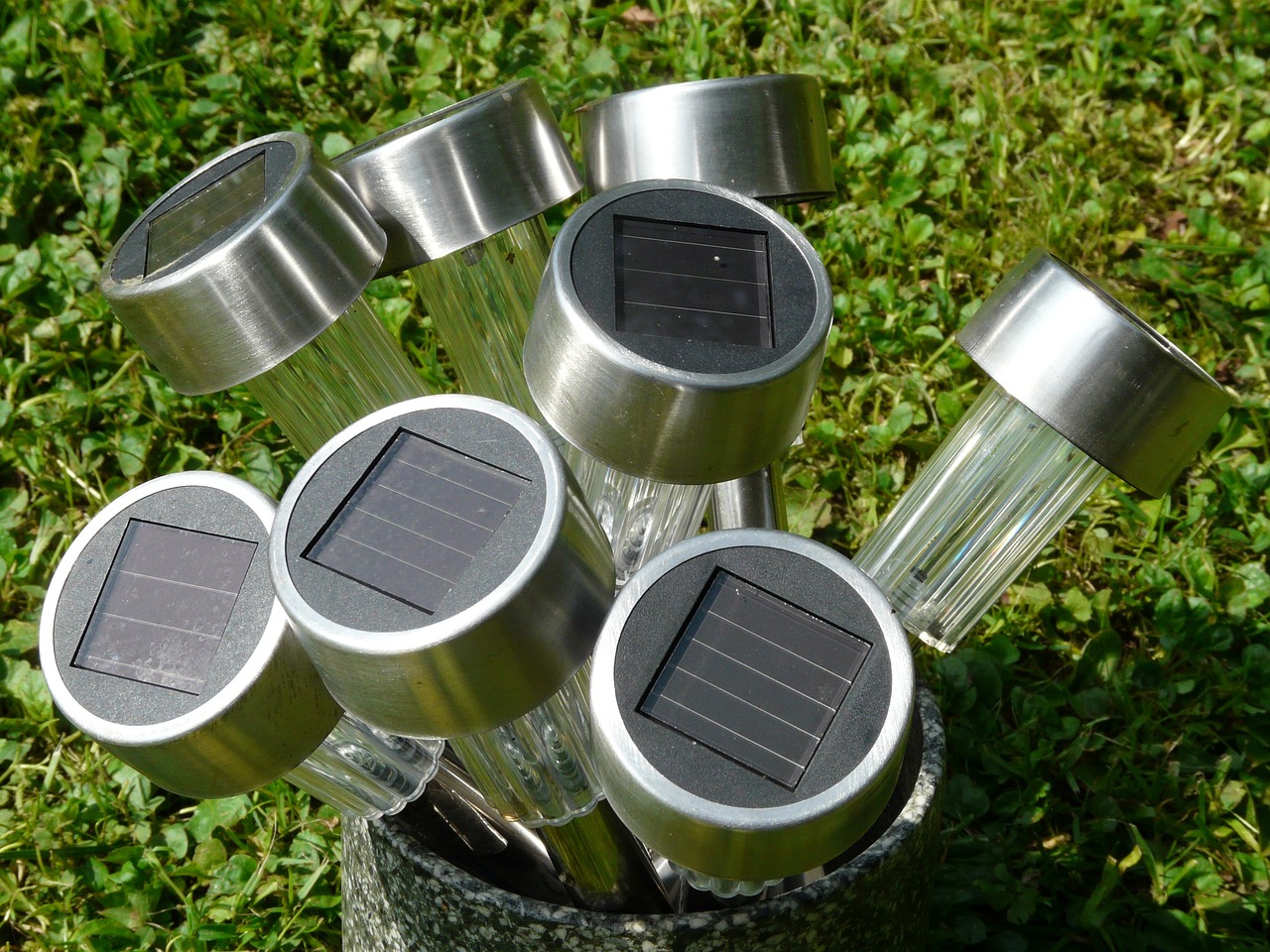 Iluminatul solar: valorificarea energiei solare pentru iluminatul exterior